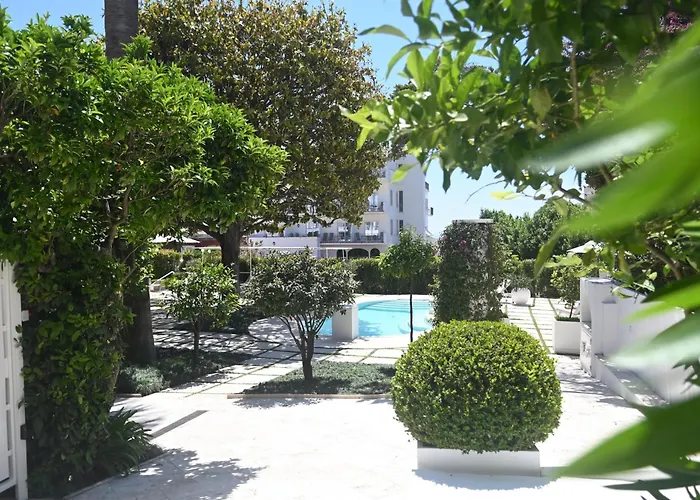 Pazziella Garden & Suites